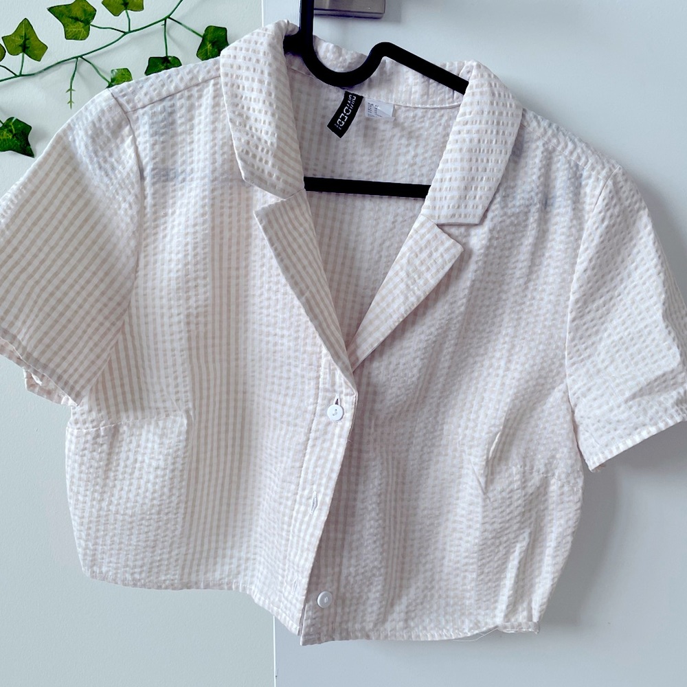 Button-up short sleeve crop top